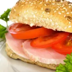 Szynka drobiowa kcal – ile kalorii ma i jak wpływa na dietę?