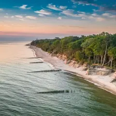 Ile kosztuje nocleg nad morzem? Sprawdź ceny i uniknij przepłacania