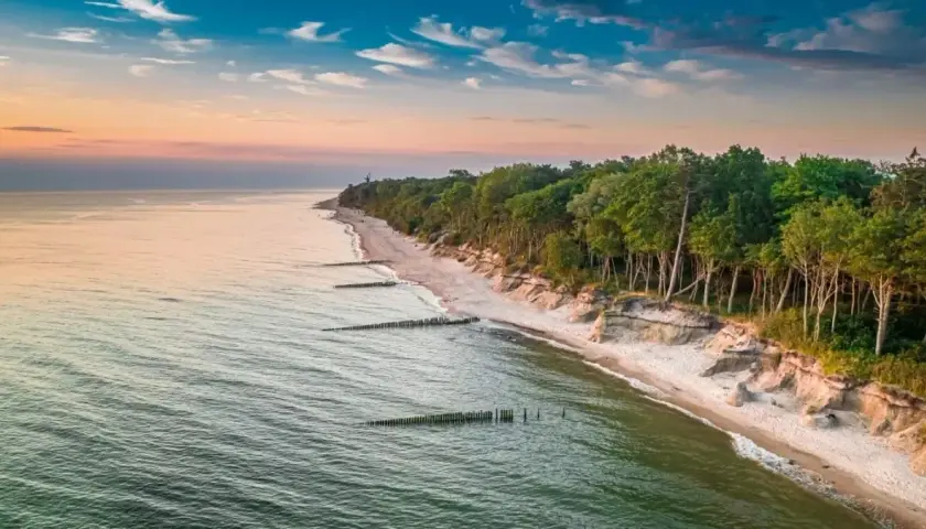 Ile kosztuje nocleg nad morzem? Sprawdź ceny i uniknij przepłacania