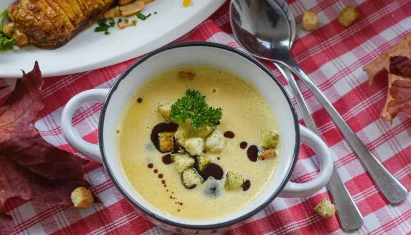 Czym doprawić zupę pieczarkową, aby uzyskać wyjątkowy smak?
