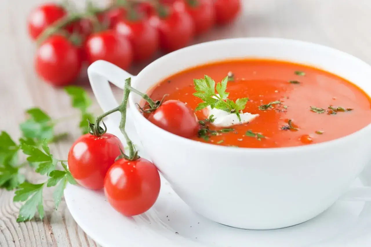 Zdjęcie Czy można zamrozić zupę pomidorową ze śmietaną bez utraty smaku?